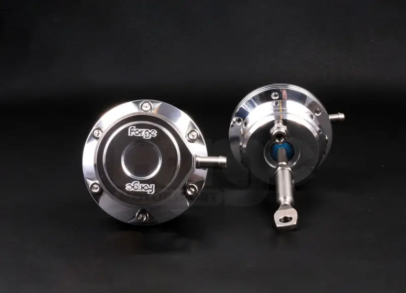 Bezpečná Platba Forge Motorsport nastavitelný interní wastegate actuator pro Noble M12/M40, provedení Membránové, pružina modrá 18 psi