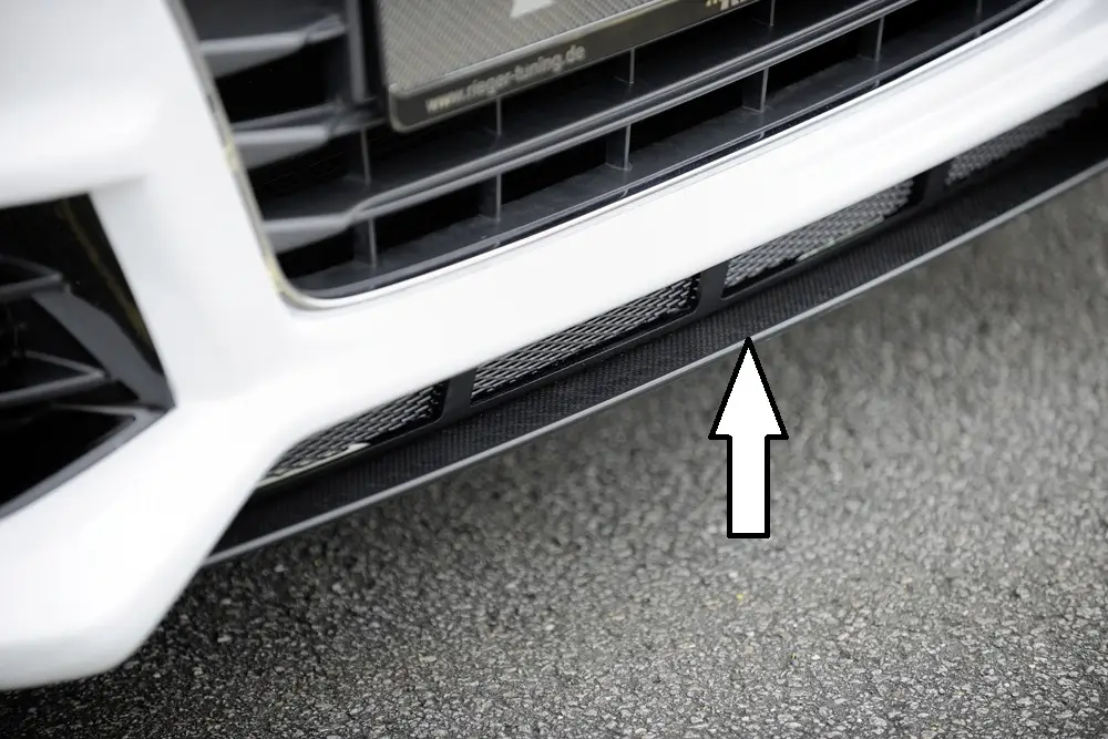Rieger lipa pod přední nárazník pro Audi A3 8V 3-dvéř. (hatchback 8V1), 5-dvéř. (sportback 8VA) před faceliftem, 07/12-08/16, plast ABS s povrchovou úpravou Carbon-Look, pod přední nárazník Rieger obj. kód K 00056790/91/92/93 Cenově Výhodný