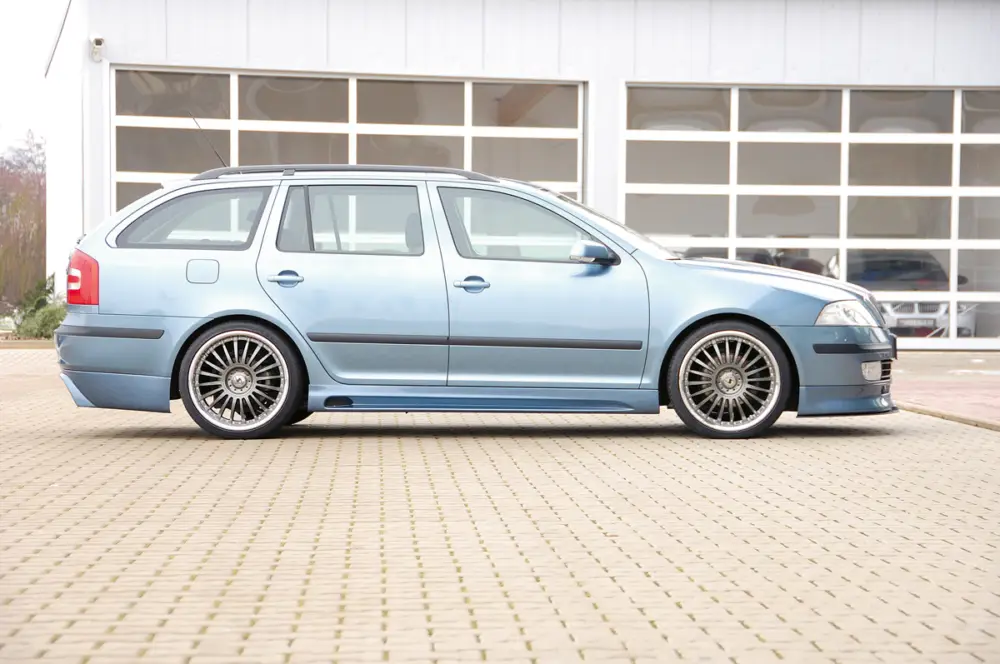 Rieger boční práh mont. strana pravá pro Škoda Octavia 1Z combi, sedan, r.v. 06/04-, plast ABS bez povrchové úpravy, s prolisem a výřezem Nejprodávanější