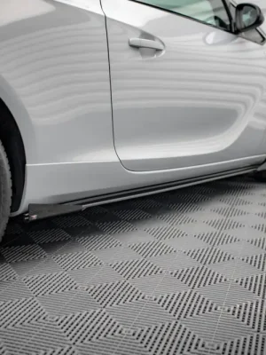 Značkový Maxton Design "Street Pro" difuzory pod boční prahy s křidélky pro Opel Astra J (Mk4), plast ABS bez povrchové úpravy, GTC OPC-Line, s červenou linkou