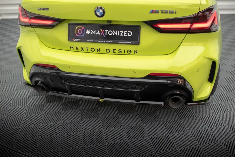 Maxton Design středový spoiler pod zadní nárazník ver.2 pro BMW řada 1 F40, černý lesklý plast ABS, M135i Omezená Nabídka